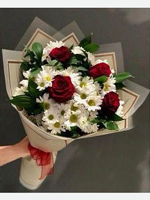 Papatya ve 4 Krmz Gl